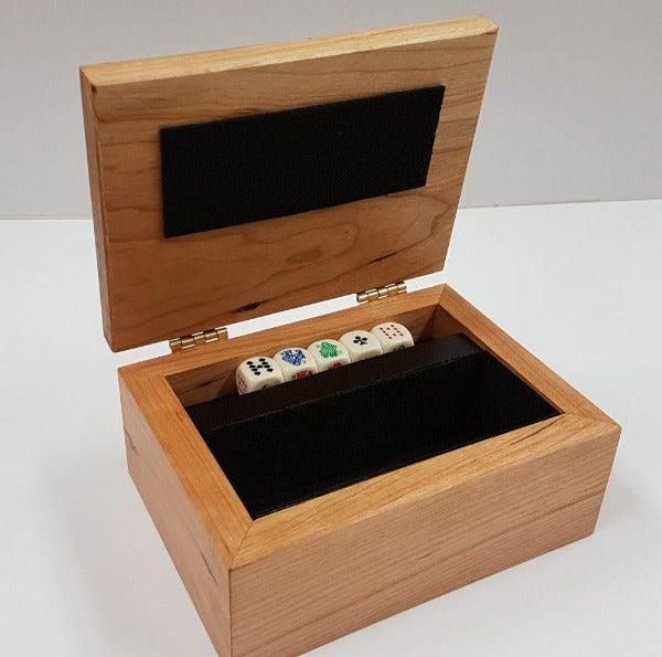 Maple Liar's dice box, lid open