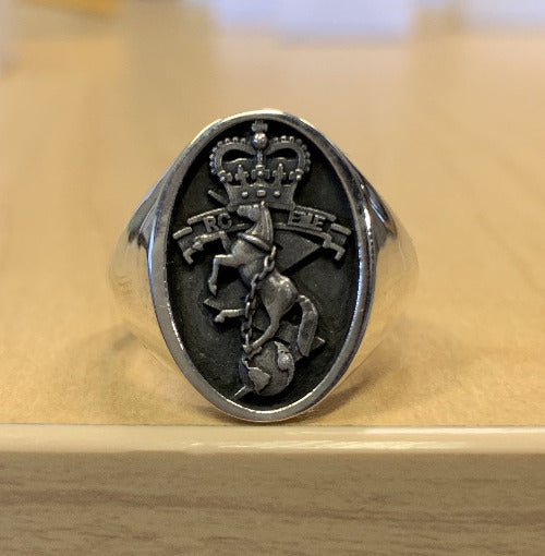 Silver ring with the RCEME Crest.