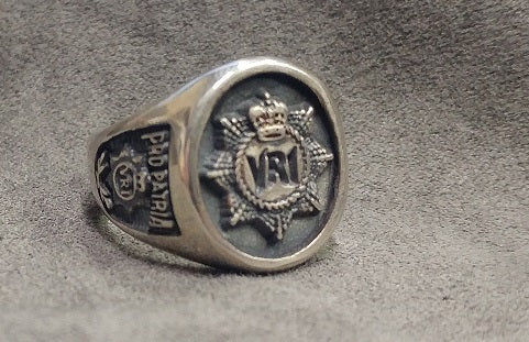 Silver ring with the Royal Canadian Regiment crest. The shoulder has the text "Pro Patria" with a smaller RCR crest below it