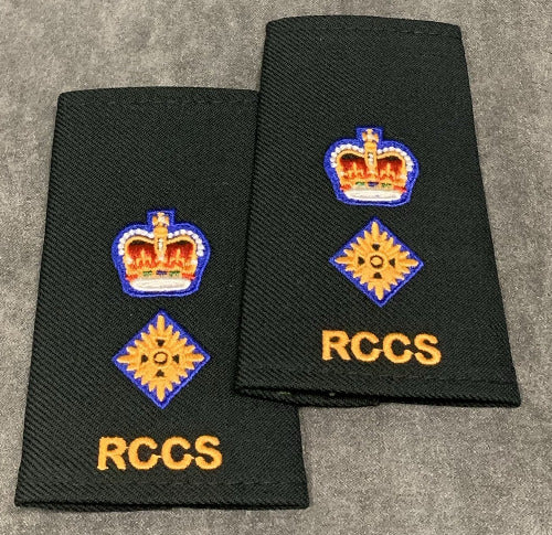 Slip-on with gold RCCS embroidered text and embroidered lieutenant colonel rank.