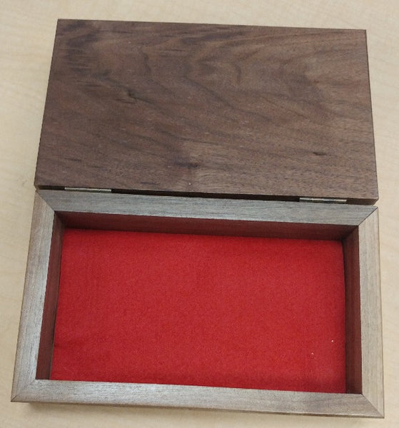 Open Walnut medal's box.