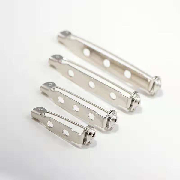 Four sizes of smal;l silver brooch pins are shown.