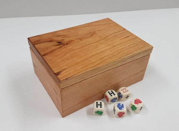 Maple Liar's dice box