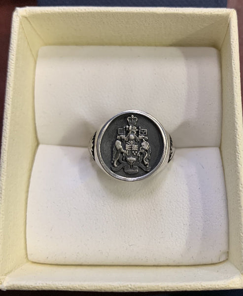 Silver ring with round face and the Chief Warrant Officer crest, maple leafs are on the shoulders.